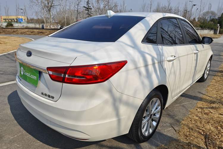 Used Ford Escort 2015 1.5L Automatic Fashion Model
