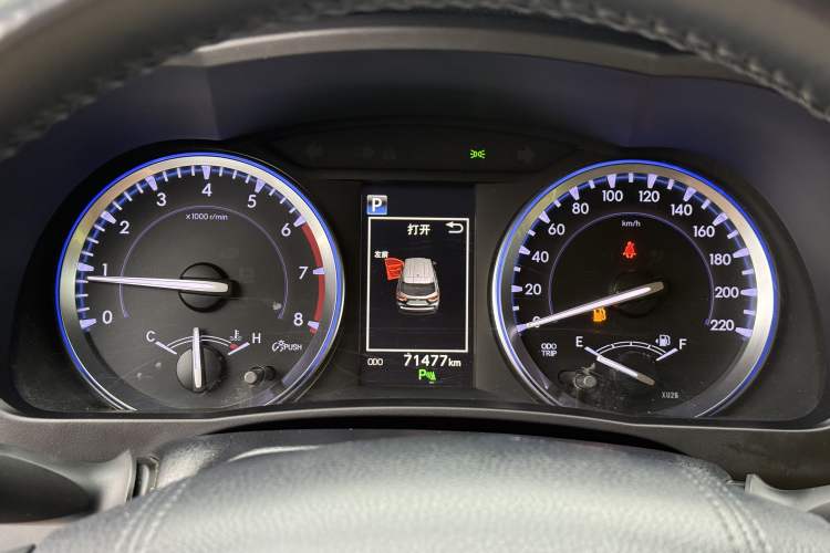 Used Toyota Highlander 2018 2.0T Four-Wheel Drive Luxury Version 7 Seats China VI Standard