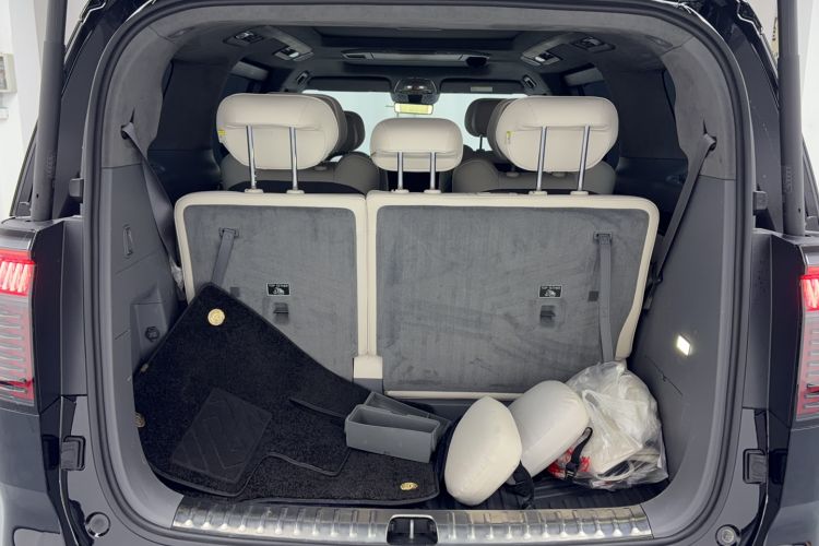 Used Zeekr 009 2024 7-Seater Aisle Version 108 kWh
