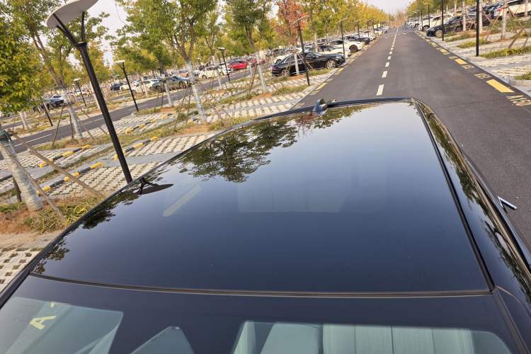 Used Cadillac LYRIQ 2024 Rear-Drive Standard Range Luxury Edition Roof