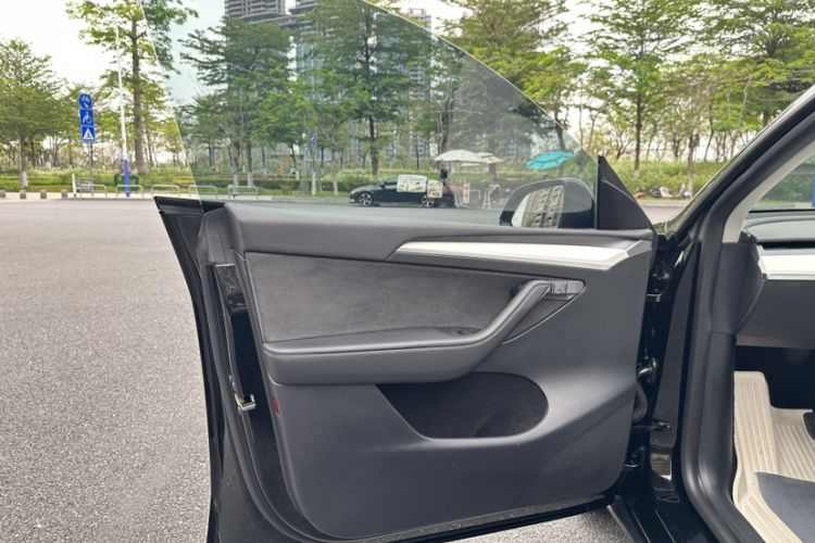 Used Tesla Model Y 2021 Standard Range Rear-Wheel Drive Version Exterior 9