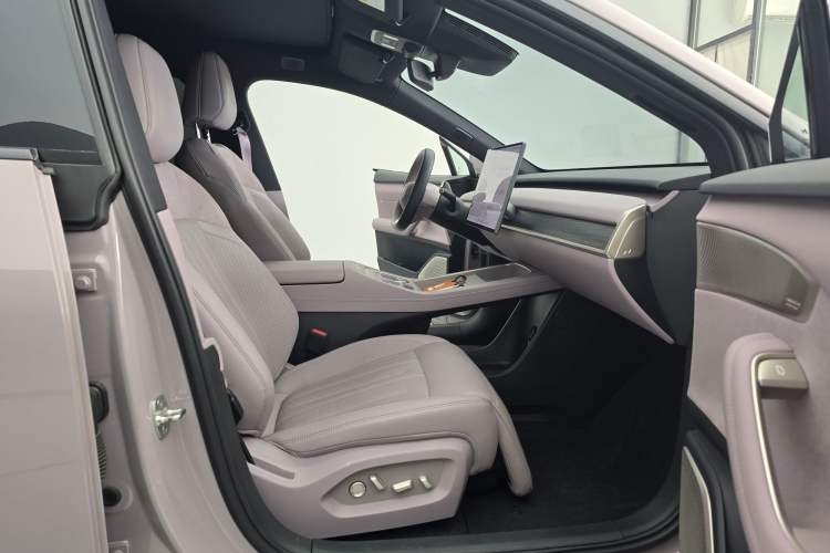 Used ONVO L60 2024 60 kWh Rear-Drive Version
