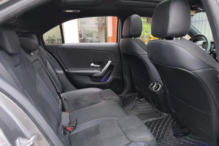 Used Mercedes-Benz A-Class 2022 Revised Version A 200 L Sport Sedan Fashionable Style Interior 4