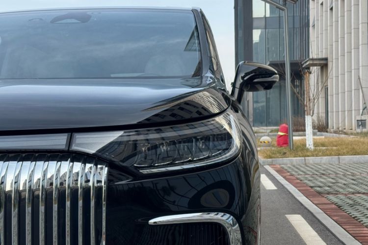 Used VOYAH Dream 2025 EV Four-Wheel Drive Prestige Kunpeng Edition