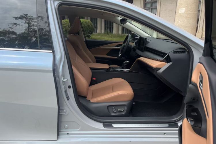 Used Toyota Camry 2024 Dual-Motor 2.0 HG Premium Edition
