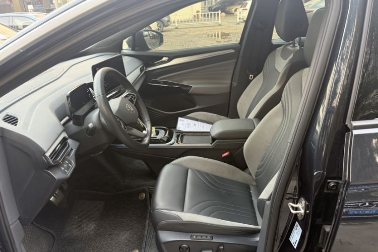 Used Volkswagen ID.4 CROZZ 2021 Long-Range PRO Two-Wheel Drive Version
