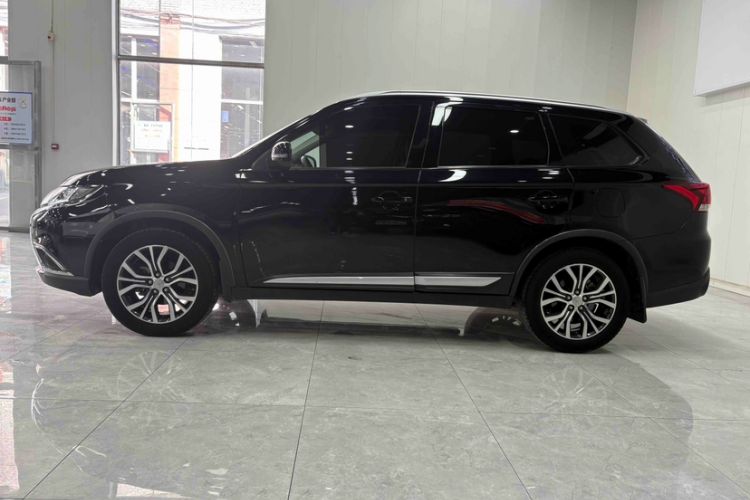 Used Mitsubishi Outlander 2018 2.0L Two-Wheel Drive Glory Edition 5 Seats Exterior 6