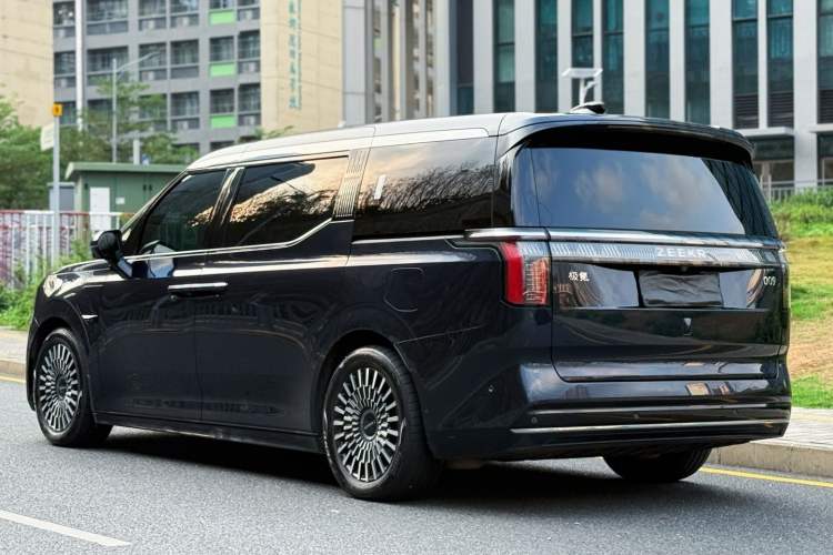 Used Zeekr 009 2022 WE Edition Exterior 6