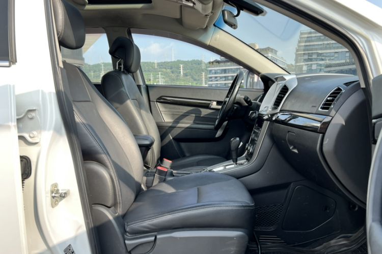 Used Chevrolet Captiva 2015 2.4L 4x4 Flagship Edition 7-Seater