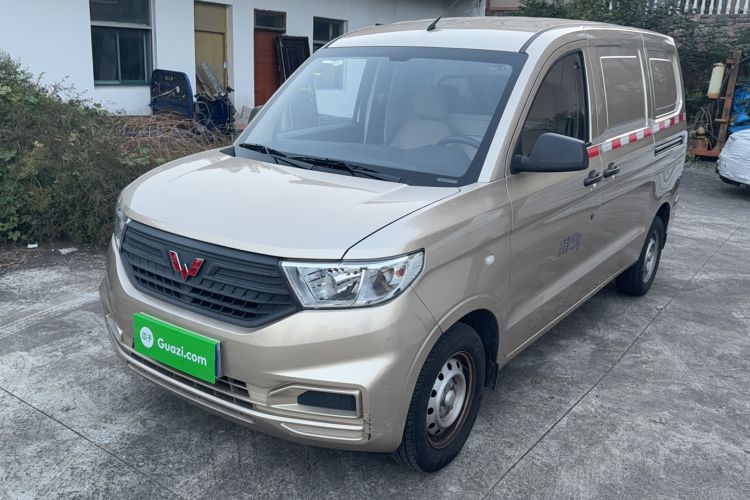 Used Wuling Hongguang V 2022 1.5L Jingqu Edition Enclosed-Window Vehicle with Hydraulic Power Steering LAR