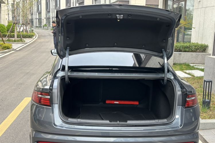 Used Geely Auto Preface 2025 Dongfang Yao 2.0TD Lanxing Edition Trunk