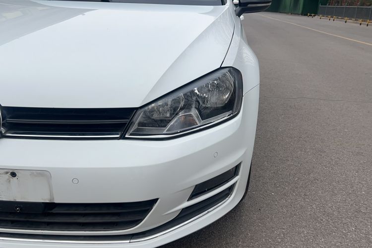 Used Volkswagen Golf 2017 1.6L Automatic Comfort Million-Vehicle Anniversary Edition
