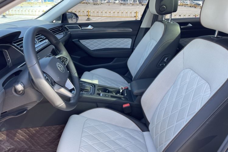 Used Volkswagen Magotan 2023 2 Million Units Commemorative Edition 330TSI DSG Luxury Version Interior 2