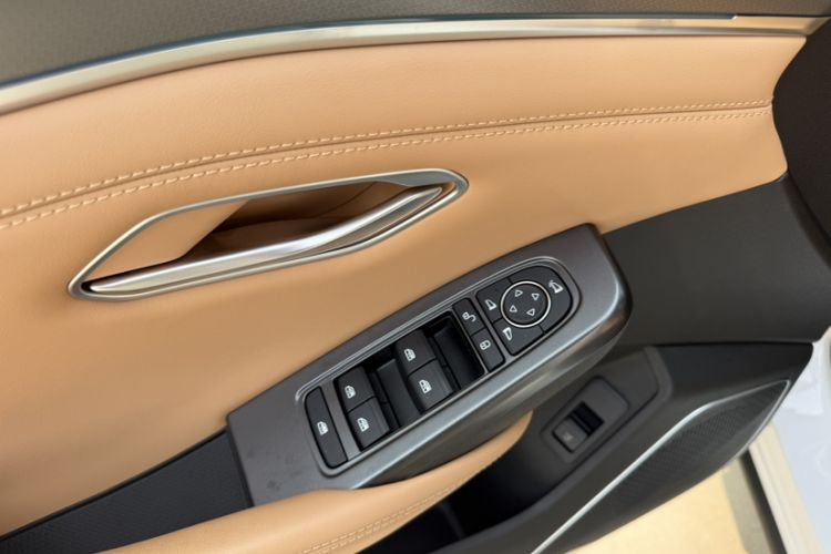 Used BYD Song L DM-i 2025 Intelligent Driving Version 160 km Beyond-Range Type Interior 8