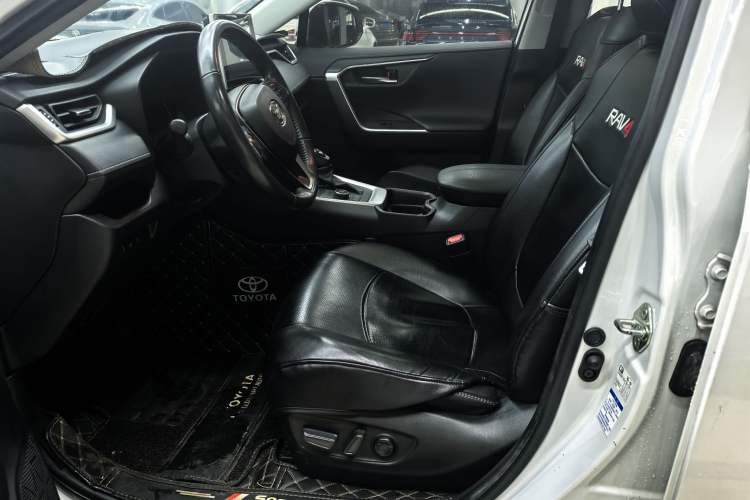 Used Toyota RAV4 2021 2.0L CVT Four-Wheel Drive Premium Edition Driver Seat