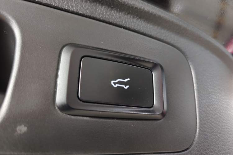 Used Ford Equator 2021 EcoBoost 225 Premier 6-Seater Interior 15