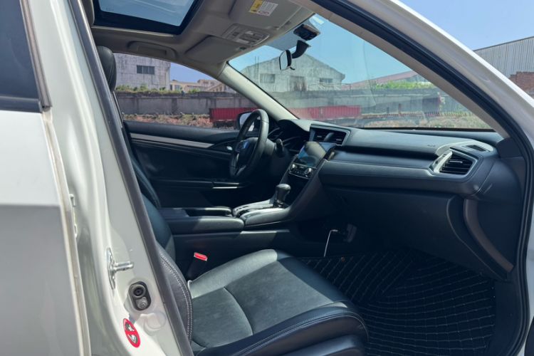 Used Honda Civic 2016 220TURBO CVT Luxury Edition Right Front Seat