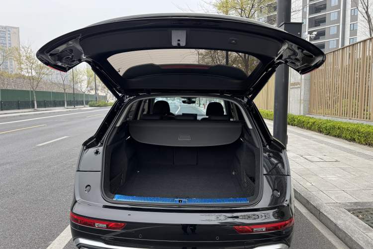 Used Audi Q5L 2022 40T Fashionable and Dynamic Model
