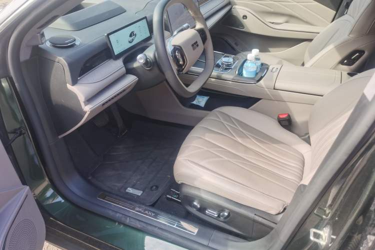 Used Geely Galaxy Galaxy 8 2025 130km EM-P Starship Edition
