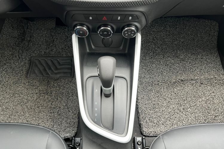 Used Chevrolet Cavalier 2021 325T Automatic Enjoyment Edition Gear Lever