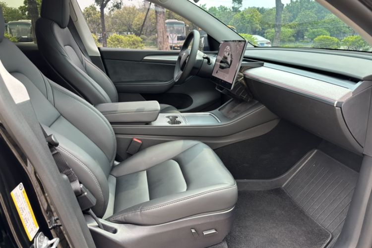 Used Tesla Model Y 2023 Rear-Wheel-Drive Version Interior 8