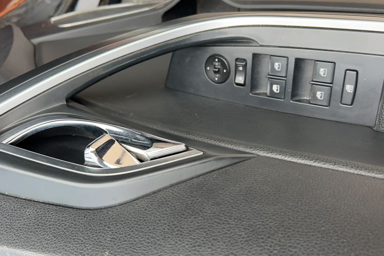 Used JMC Yusheng S350 2013 2.4T Manual Two-Wheel Drive Diesel Ultra-Luxury 5-Seater
