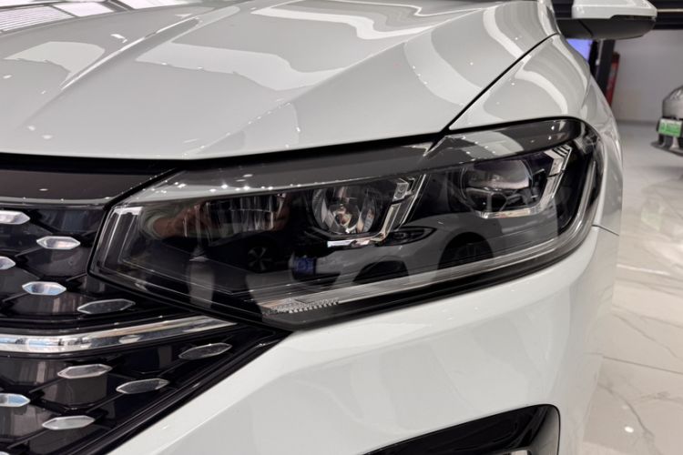 Used Volkswagen Lavida 2024 1.5L Automatic Starry Sky 5 Million Edition Left Front Headlight