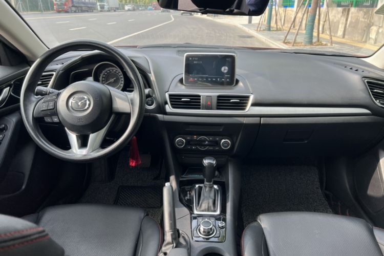 Used Mazda 3 Axela 2014 Sedan 1.5L Automatic Luxury Model Interior 2