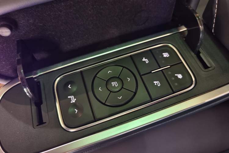 Used GAC Trumpchi M8 2021 Lingxiu Series 390T Ultimate Edition Interior 11