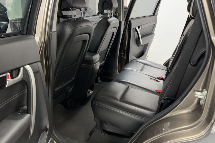 Used Chevrolet Captiva 2015 2.4L 4x4 Flagship Edition 7-Seater
