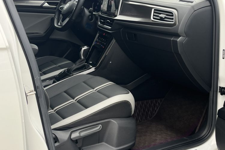 Used Volkswagen T-ROC 2023 300TSI DSG Two-Wheel-Drive Chen Guang Edition
