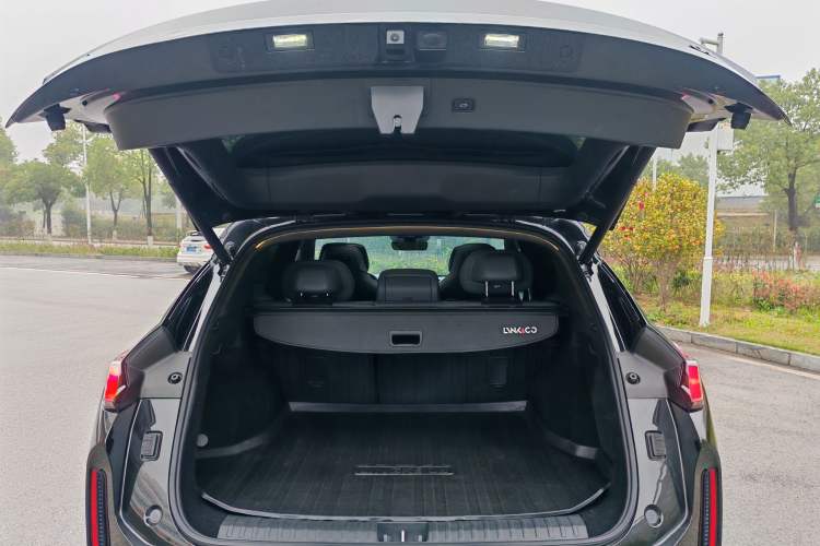 Used Lynk & Co 08 EM-P 2024 120km Long-Range Plus
