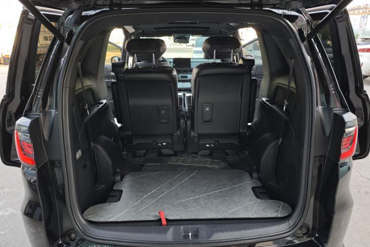 Used Honda Elysion 2024 2.0L eHEV Luxury Edition
