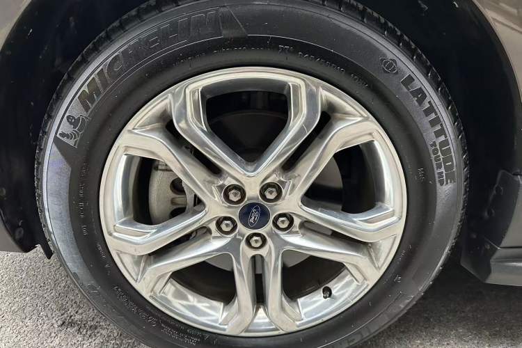 Used Ford Edge 2015 2.0T GTDi Two-Wheel-Drive High-Line Version