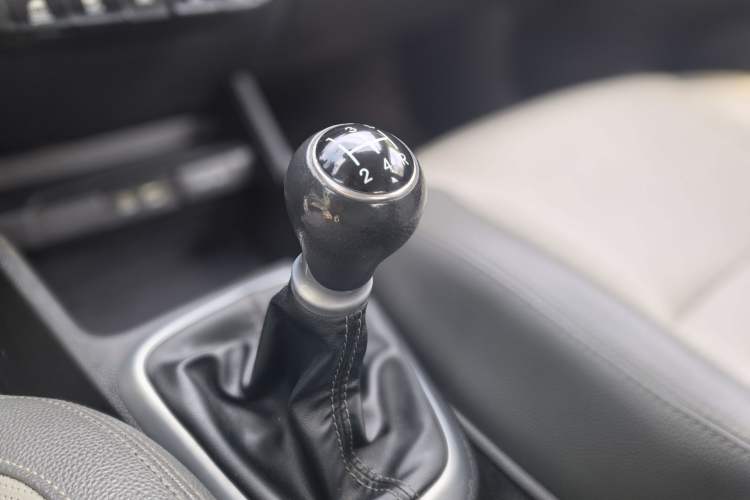 Used Kia Pegas 2017 1.4L Manual Value Edition Gear Lever