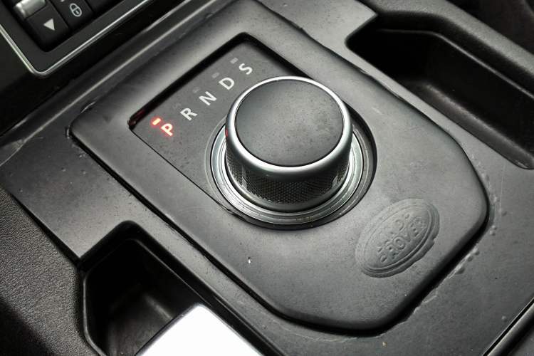 Used Land Rover Discovery 2014 3.0 SC V6 HSE Gear Lever