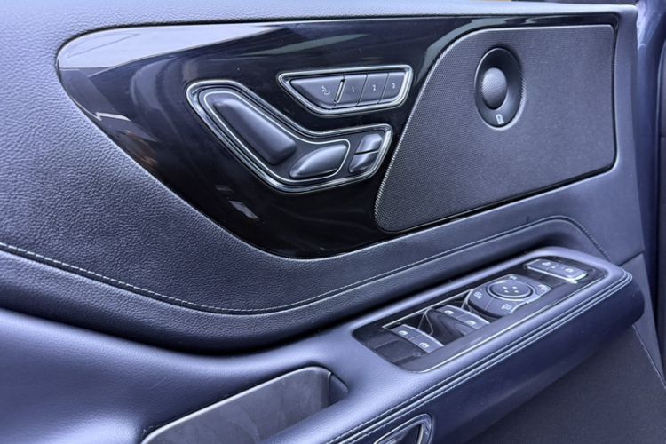 Used Lincoln Aviator 2022 3.0T V6 Four-Wheel Drive Centennial Limited Edition Interior 3