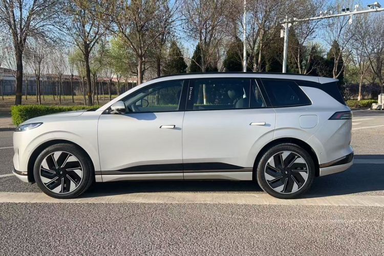 Used Dongfeng eπ eπ008 2024 210Max Range-Extended Version 6 Seats
