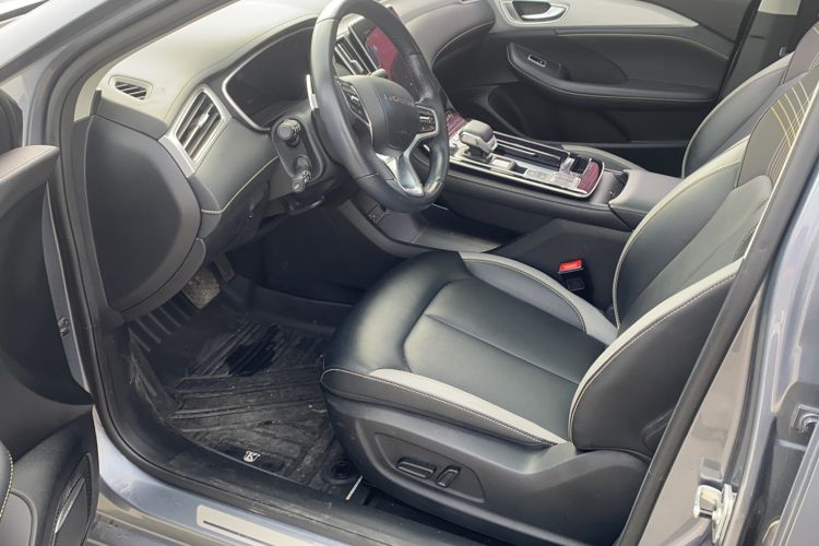 Used Roewe i6 MAX 2020 300TGI Automatic Supreme Edition with Cool Sunroof and Advanced Driving Features
