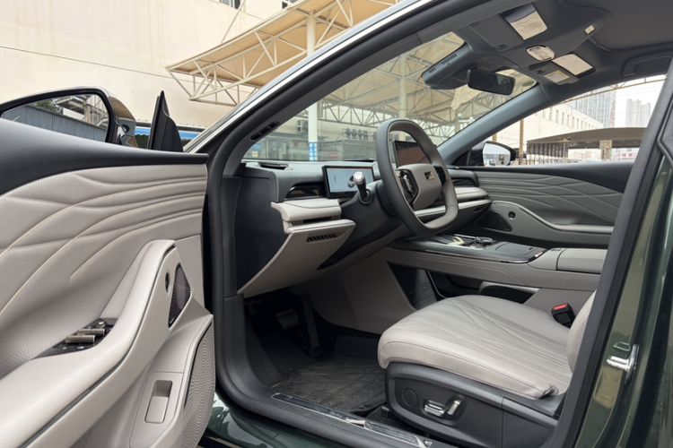 Used Geely Galaxy Galaxy 8 2025 130km EM-i Deluxe Edition
