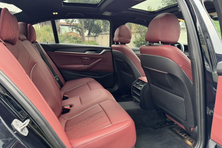 Used BMW 5 Series 2021 Facelifted 530Li Leading Edition M Sport Package
