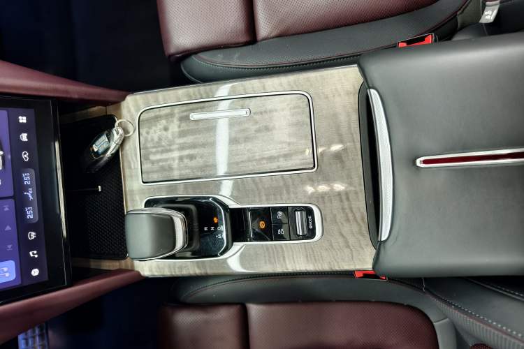 Used Hongqi HS7 2023 2.0T Automatic All-Wheel-Drive Flagship Edition Six Seats