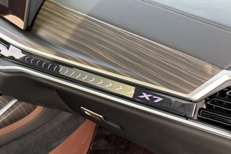 Used BMW X7 2023 xDrive40i Luxury Package with Leading Features