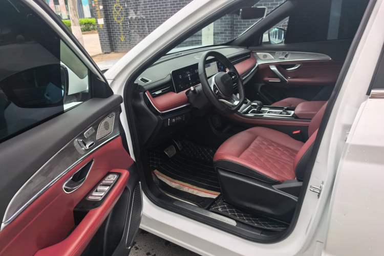 Used JETOUR X70 PLUS 2023 1.6T DCT Stronger PRO 7-Seater Interior 2