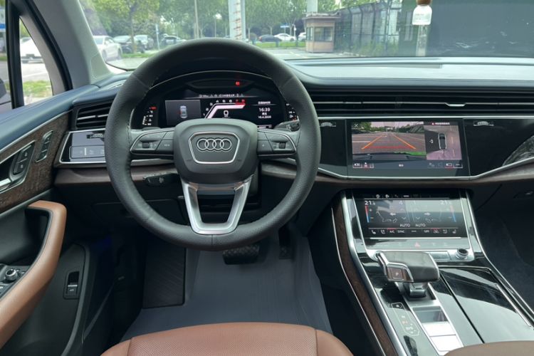 Used Audi Q7 2022 55 TFSI quattro S line Sport model Interior 3