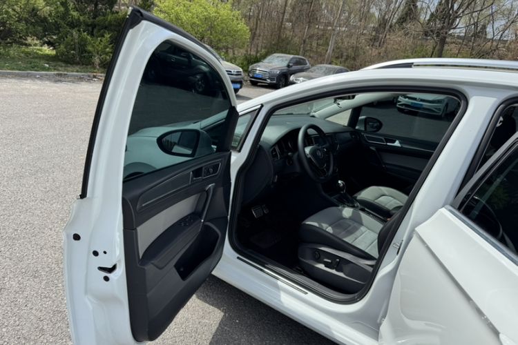 Used Volkswagen Golf Sportsvan 2019 280TSI Automatic Voyage Model China V Standard
