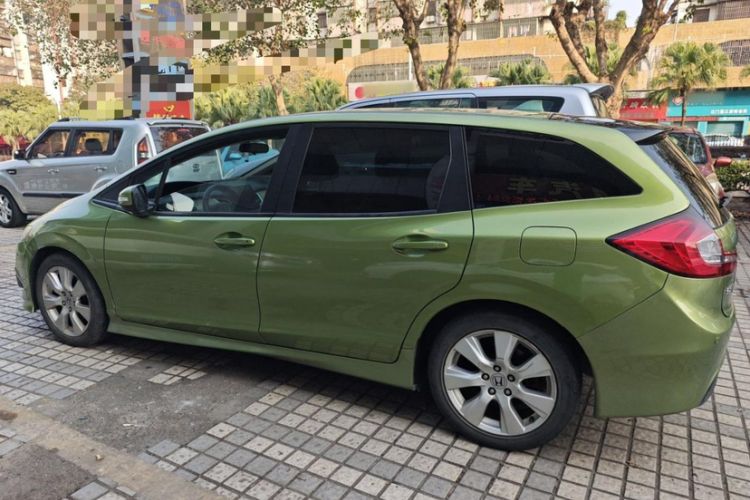 Used Honda Jade 2013 1.8L automatic Comfort version 5 seats
