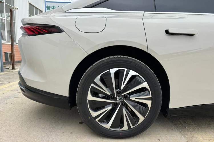 Used Buick L7 2025 Model Luxury Edition
