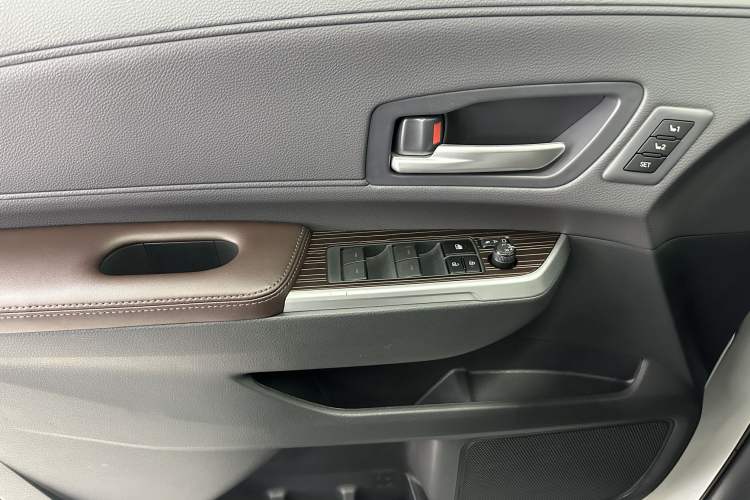 Used Toyota Granvia 2024 2.5L Hybrid Prestige PLUS Four-Wheel Drive Version
