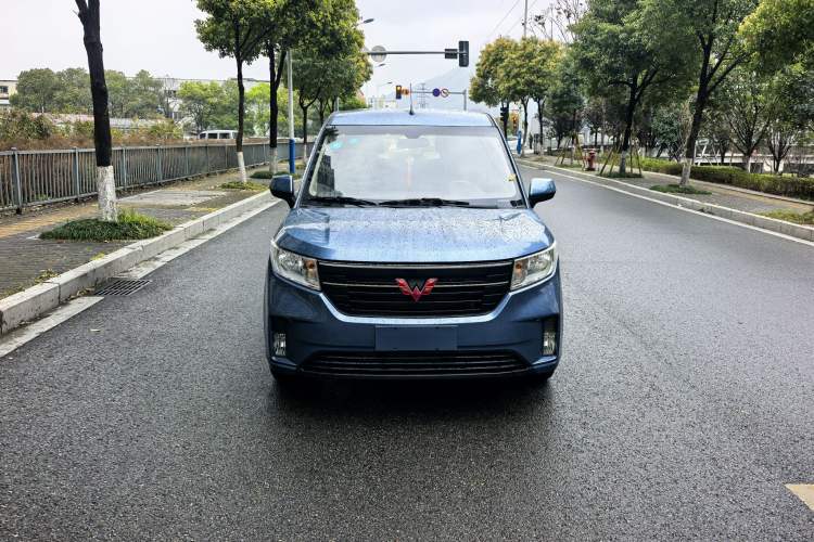 Used Wuling Hongguang PLUS 2019 1.5T Manual Comfort Version 7 Seats
